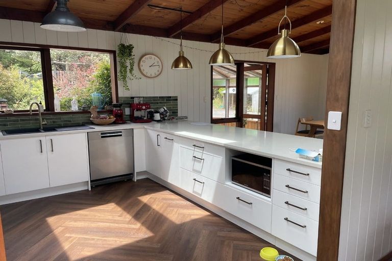 Photo of property in 7 Hillcroft Road, Horokiwi, Wellington, 5016