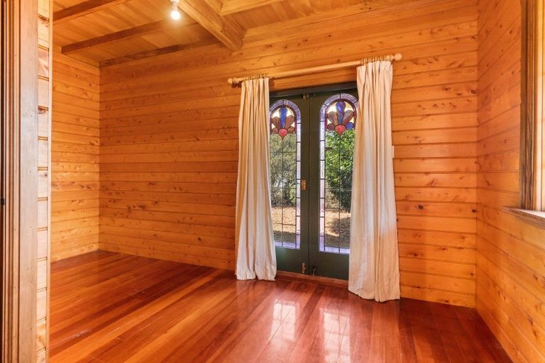 Photo of property in 27 Ferry Road, Martinborough, 5711