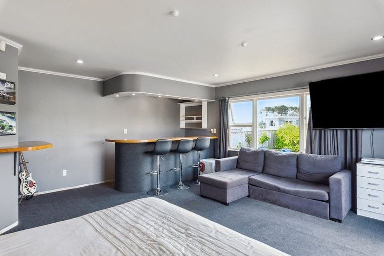 Photo of property in 6 Ruru Road, Otaihanga, Paraparaumu, 5036