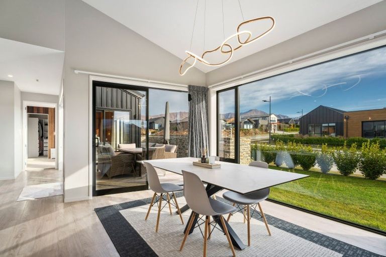 Photo of property in 32 Mount Nicholas Avenue, Wanaka, 9305