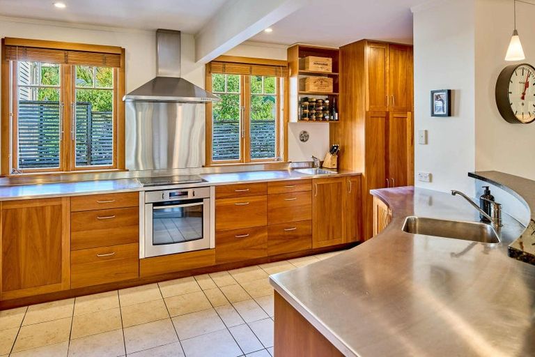 Photo of property in 10 Tui Road, Days Bay, Lower Hutt, 5013