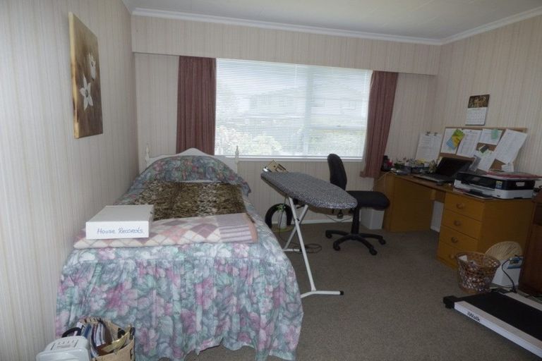 Photo of property in 7b John Guthrie Place, Merrilands, New Plymouth, 4312