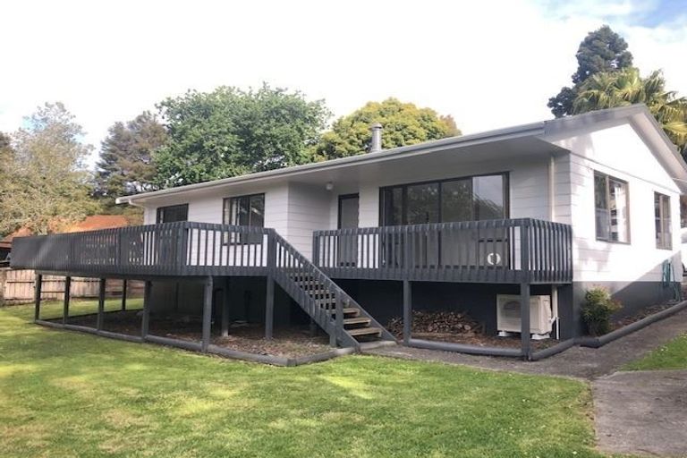 Photo of property in 8 Wirihana Road, Titirangi, Auckland, 0604