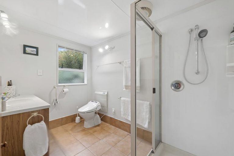 Photo of property in 5 Papawai Grove, Waikanae, 5036