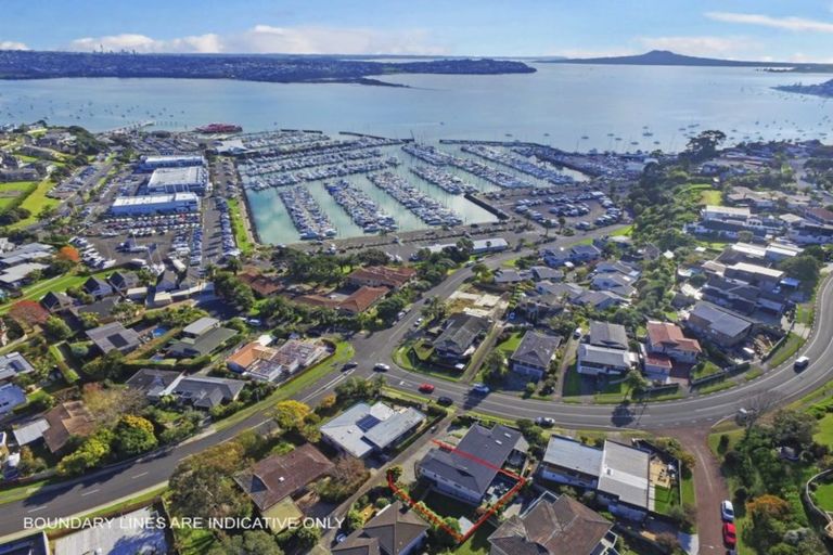 Photo of property in 2/86 Takutai Avenue, Half Moon Bay, Auckland, 2012