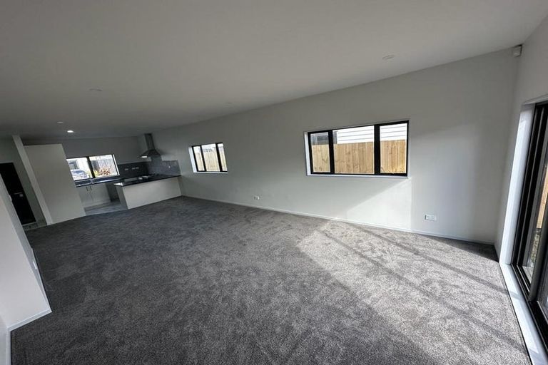 Photo of property in 4 Nagra Lane, Papakura, 2110