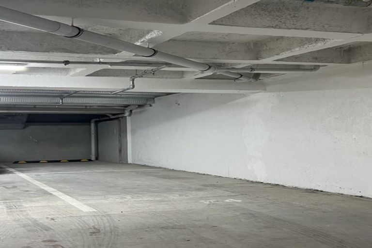 Photo of property in 1/4045f Great North Road, Glen Eden, Auckland, 0602