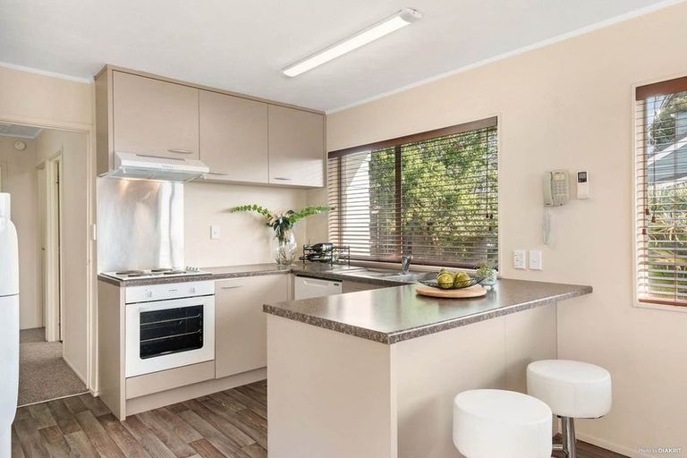 Photo of property in 2/139a Mokoia Road, Birkenhead, Auckland, 0626