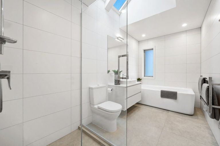 Photo of property in 27 Shelly Beach Parade, Cockle Bay, Auckland, 2014