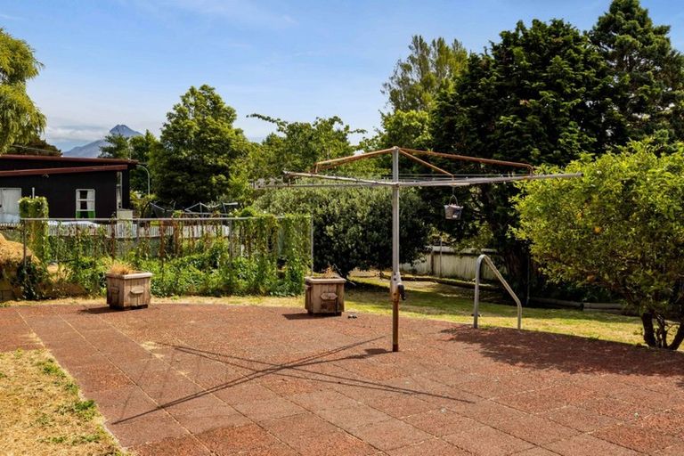 Photo of property in 1 Koromiko Street, Inglewood, 4330