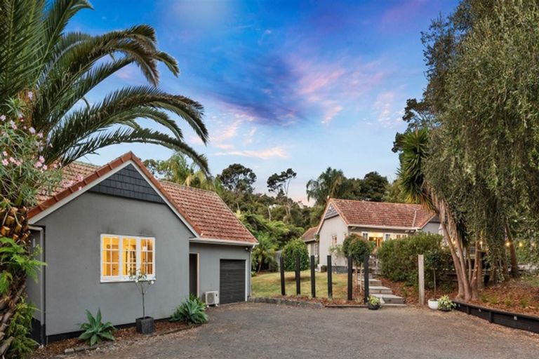 Photo of property in 24 Chatham Avenue, Paremoremo, Auckland, 0632