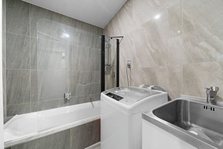 Photo of property in 25a Leaver Place, Weymouth, Auckland, 2103