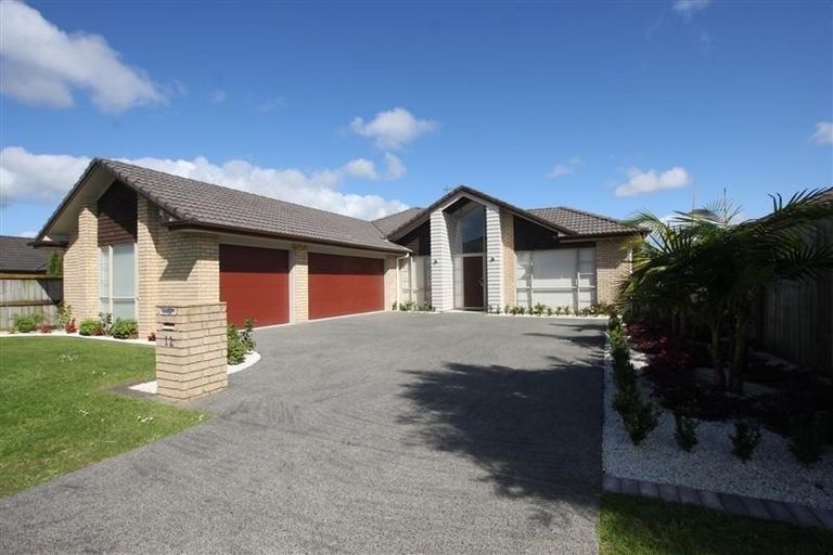 Photo of property in 12 Strundeen Close, Flat Bush, Auckland, 2016
