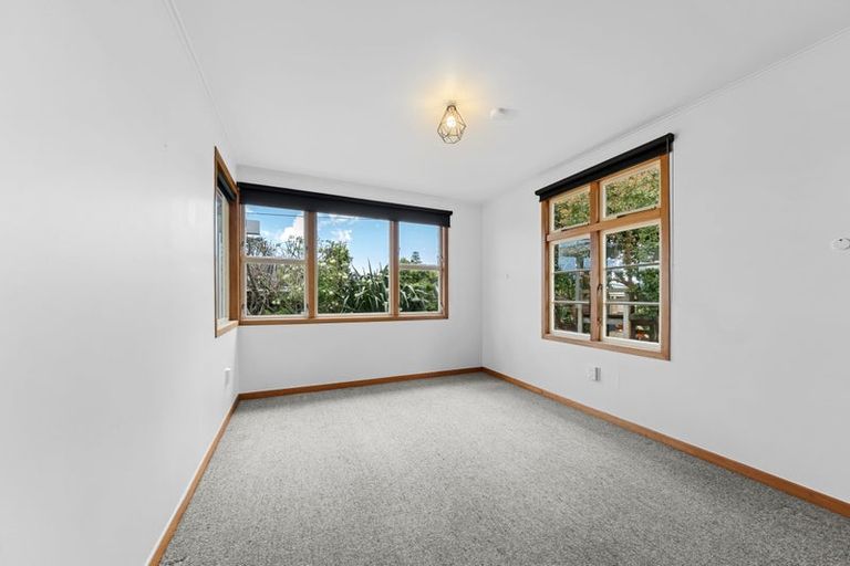 Photo of property in 141 Seaview Road, Westown, New Plymouth, 4310