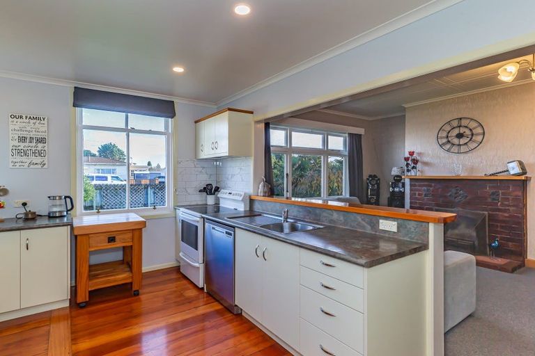 Photo of property in 2 Weraroa Road, Levin, 5510