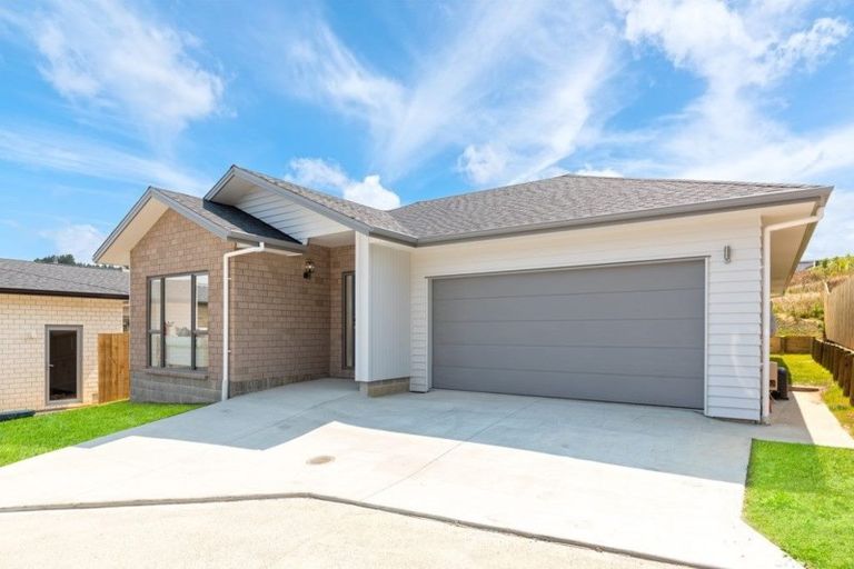 Photo of property in 1 Tarara Lane, Kumeu, 0810