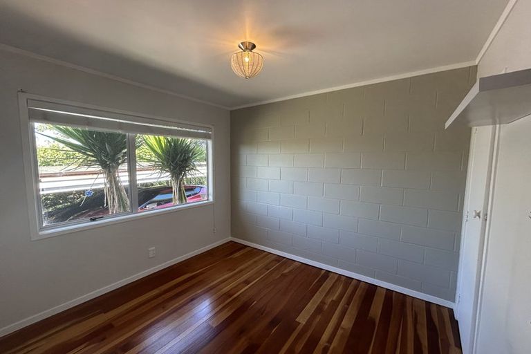 Photo of property in 2/25a Tramway Road, Beach Haven, Auckland, 0626
