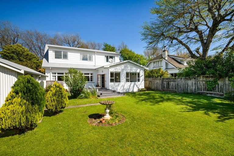 Photo of property in 15 Elmira Avenue, Hokowhitu, Palmerston North, 4410