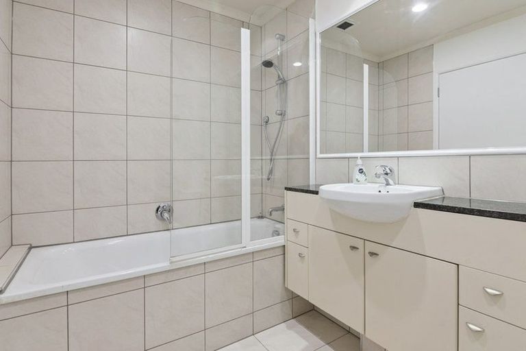 Photo of property in 2c/7-11 Bute Road, Browns Bay, Auckland, 0630