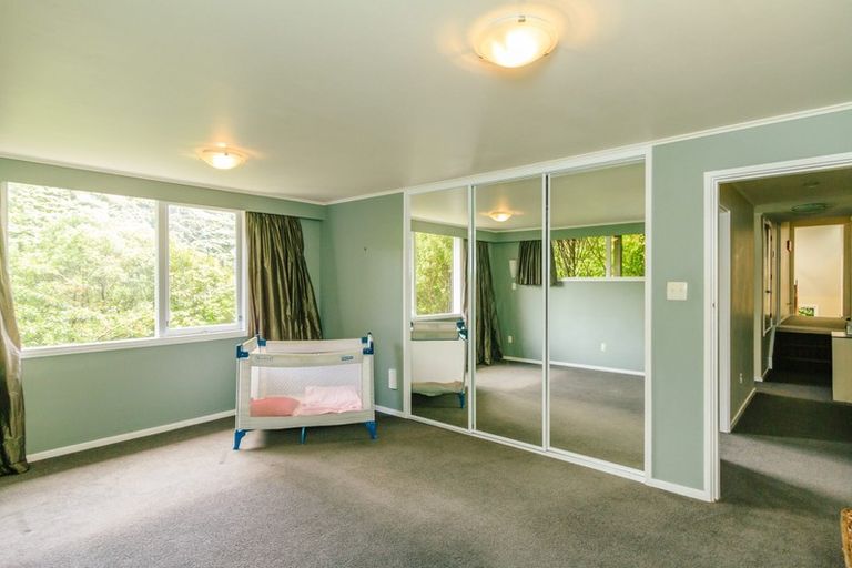 Photo of property in 64 Pomare Road, Tirohanga, Lower Hutt, 5010
