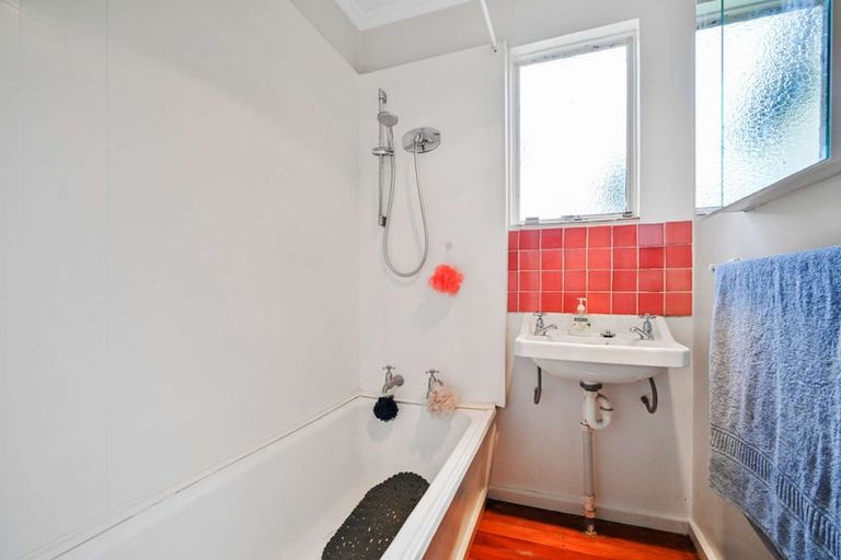 Photo of property in 98 Latham Street, Marewa, Napier, 4110