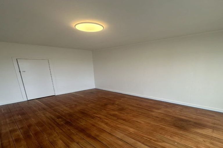 Photo of property in 479 Waitakere Road, Taupaki, Henderson, 0782