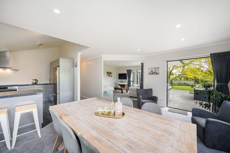 Photo of property in 27 Abby Road, Fitzherbert, Palmerston North, 4410