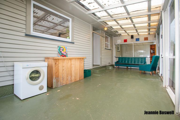 Photo of property in 16 Roy Street, Palmerston North, 4410