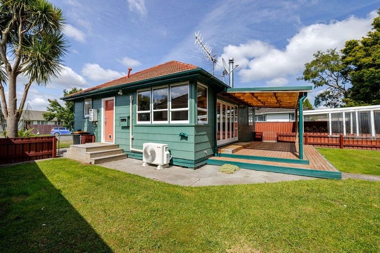 Photo of property in 23 Tilbury Avenue, Hokowhitu, Palmerston North, 4410