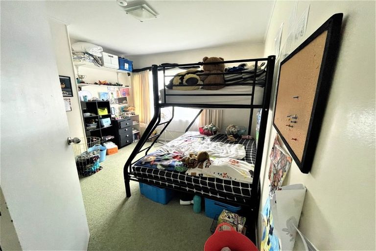 Photo of property in 27 Kervil Avenue, Te Atatu Peninsula, Auckland, 0610