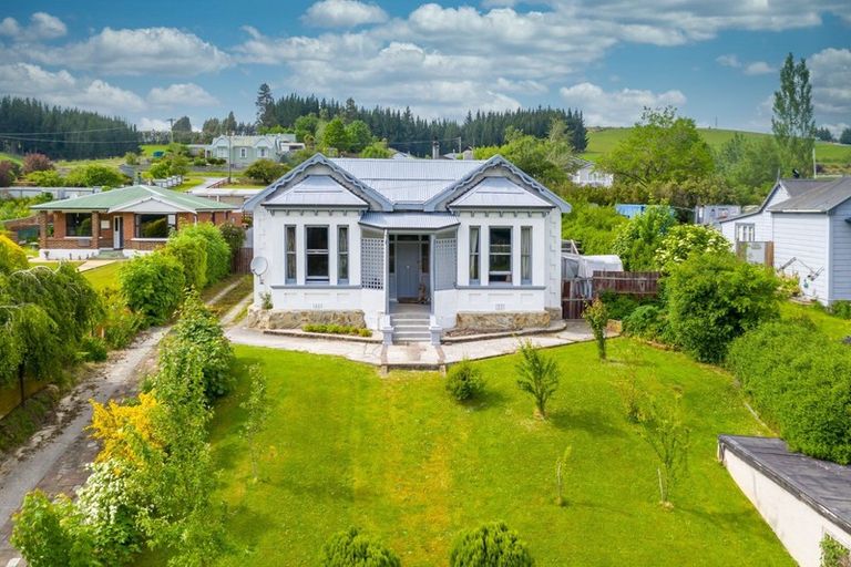 Photo of property in 32 Irvine Street, Lawrence, 9532