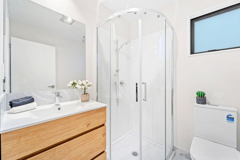 Photo of property in 10 Don Oliver Lane, Glen Eden, 0602