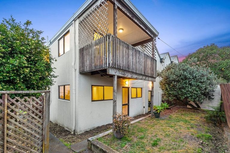 Photo of property in 3/14 Wernham Place, Northcote, Auckland, 0626