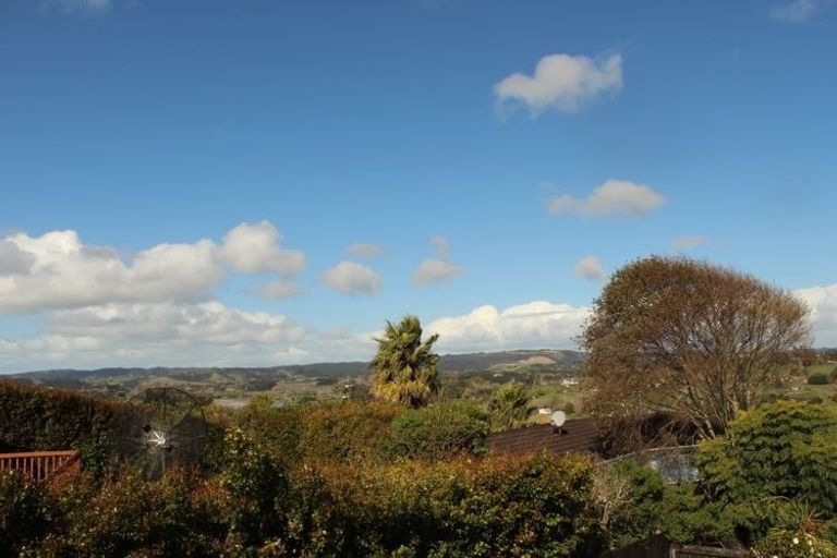 Photo of property in 123 Sandspit Road, Shelly Park, Auckland, 2014