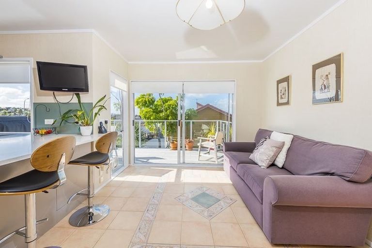 Photo of property in 5 Cherub Place, West Harbour, Auckland, 0618