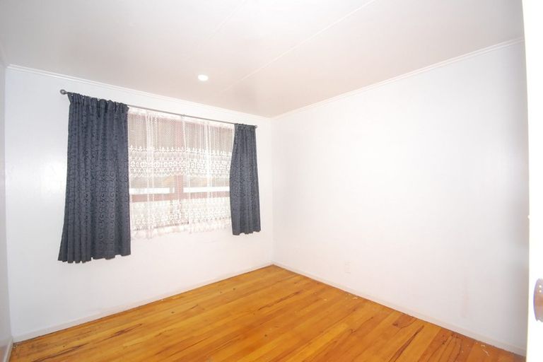 Photo of property in 2 Mcnaughton Avenue, Mangere East, Auckland, 2024