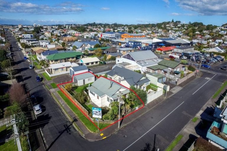 Photo of property in 21 Belt Road, Moturoa, New Plymouth, 4310