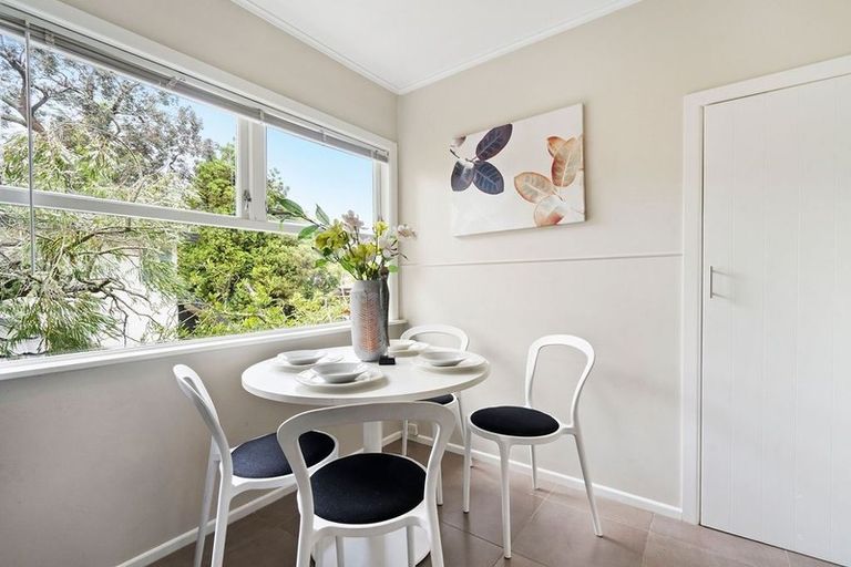 Photo of property in 1/71 Sunnynook Road, Forrest Hill, Auckland, 0620