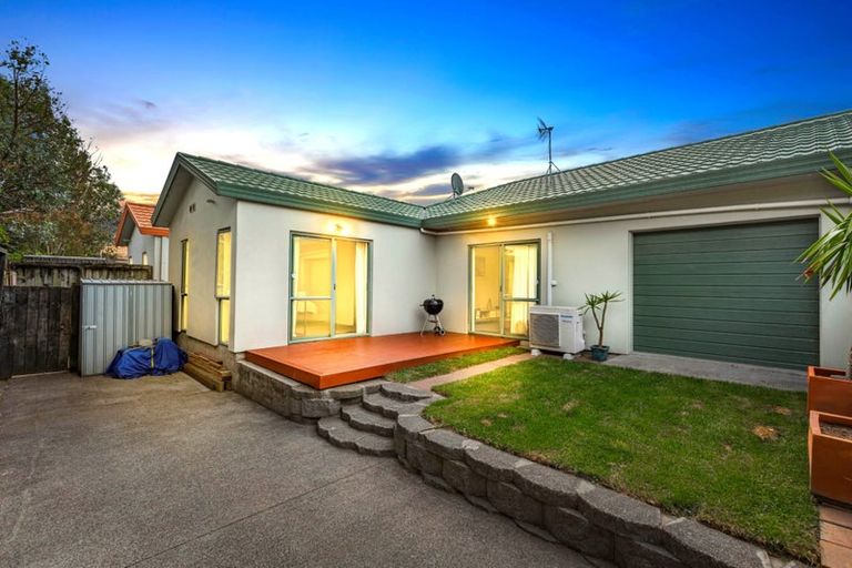 Photo of property in 5 Neta Grove, Henderson, Auckland, 0612