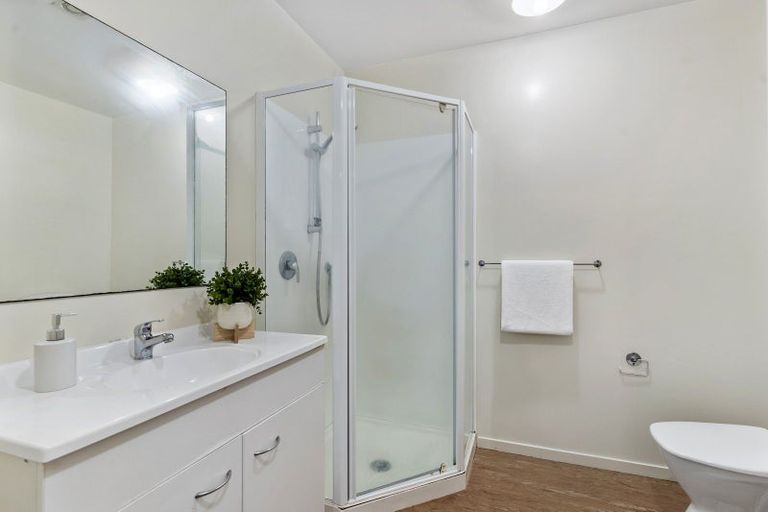 Photo of property in 1/242 Great North Road, Henderson, Auckland, 0612