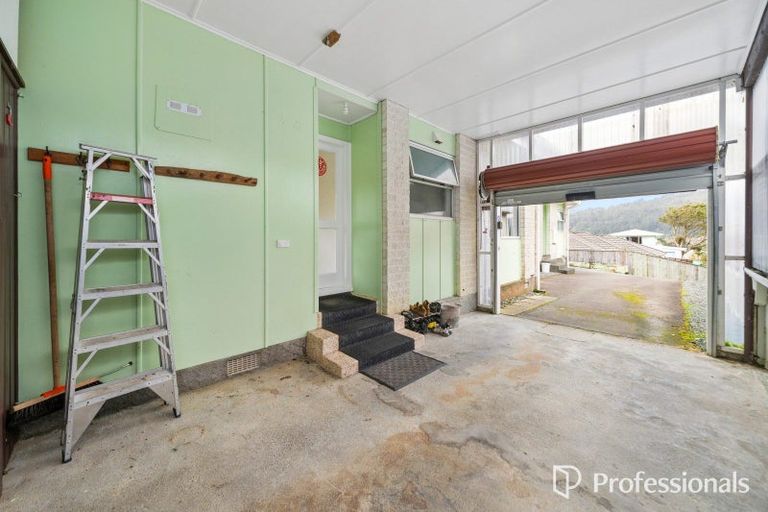 Photo of property in 7a Lincoln Grove, Wainuiomata, Lower Hutt, 5014