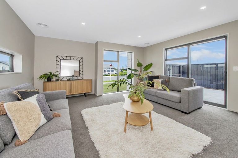 Photo of property in 164 Shillingford Boulevard, Rolleston, 7615