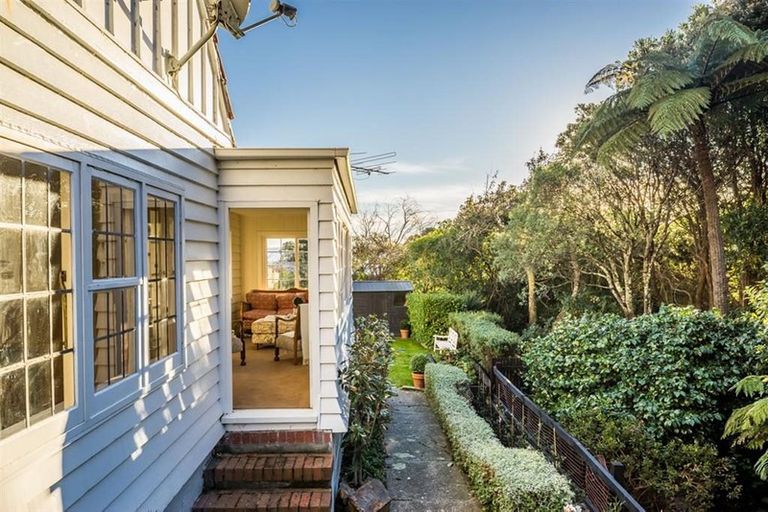 Photo of property in 29 Rona Street, Eastbourne, Lower Hutt, 5013