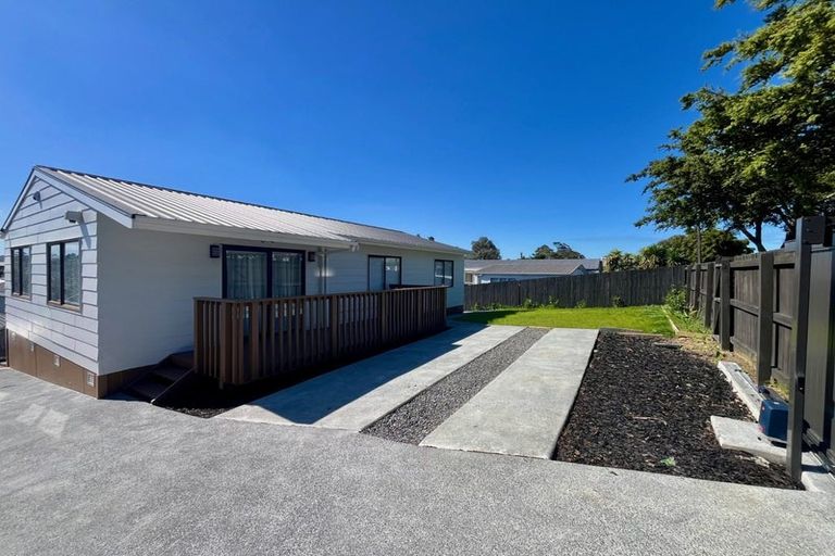Photo of property in 14 Riserra Drive, Ranui, Auckland, 0612