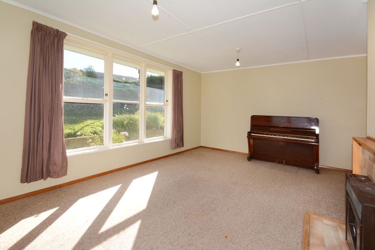 Photo of property in 6 Hanlon Street, Halfway Bush, Dunedin, 9010