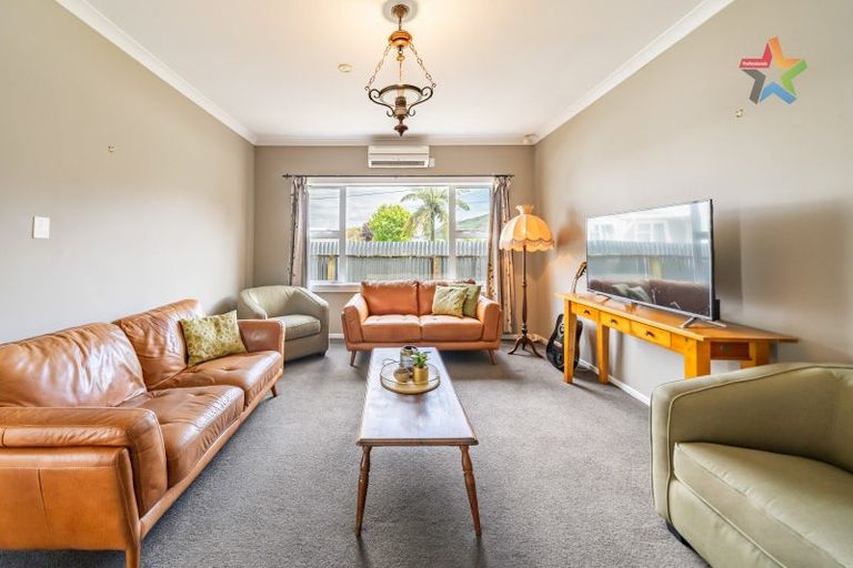 Photo of property in 8 Golf Road, Manor Park, Lower Hutt, 5019