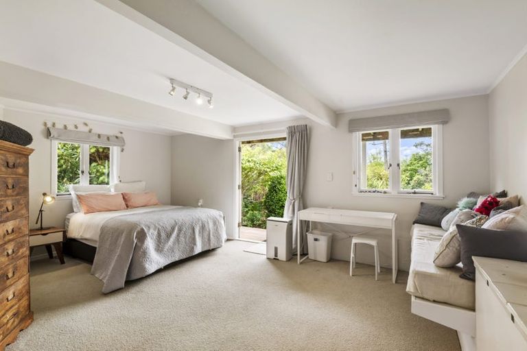 Photo of property in 27 Creamer Avenue, Belmont, Auckland, 0622