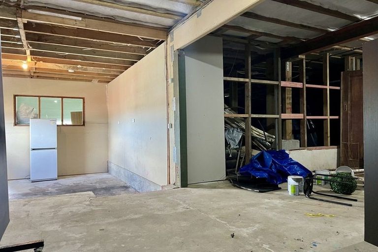 Photo of property in 81 Maupuia Road, Maupuia, Wellington, 6022