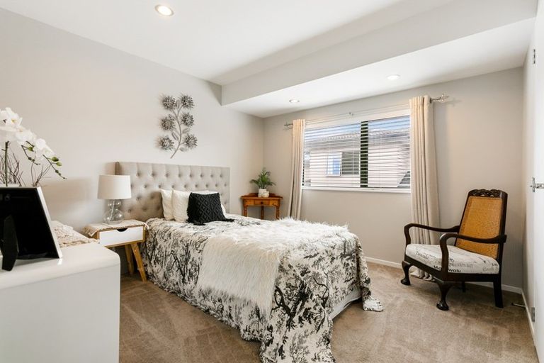 Photo of property in 16 Mural Place, Greenhithe, Auckland, 0632