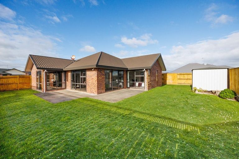 Photo of property in 3 Medallion Court, Kelvin Grove, Palmerston North, 4414